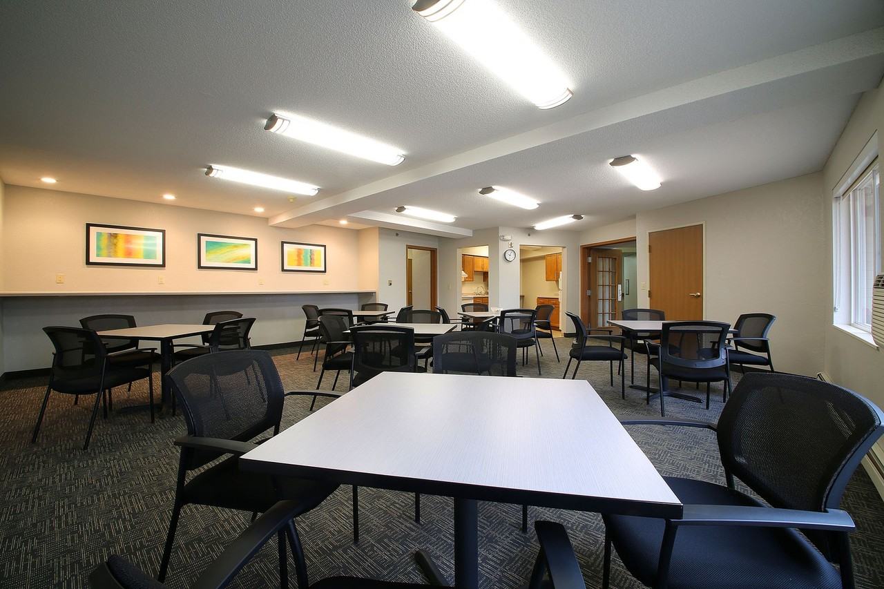 Hanley Place Apartments - Photo 2 of 9