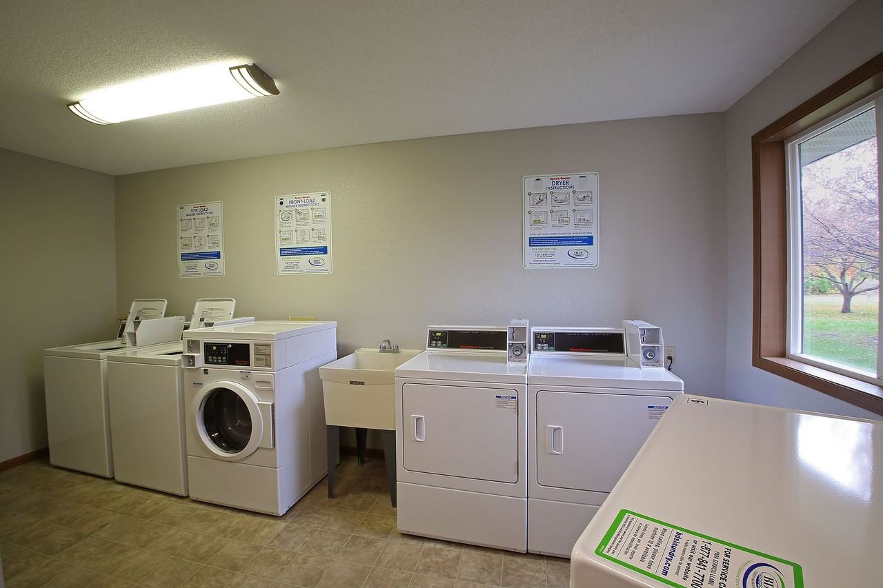 Hanley Place Apartments - Photo 5 of 9