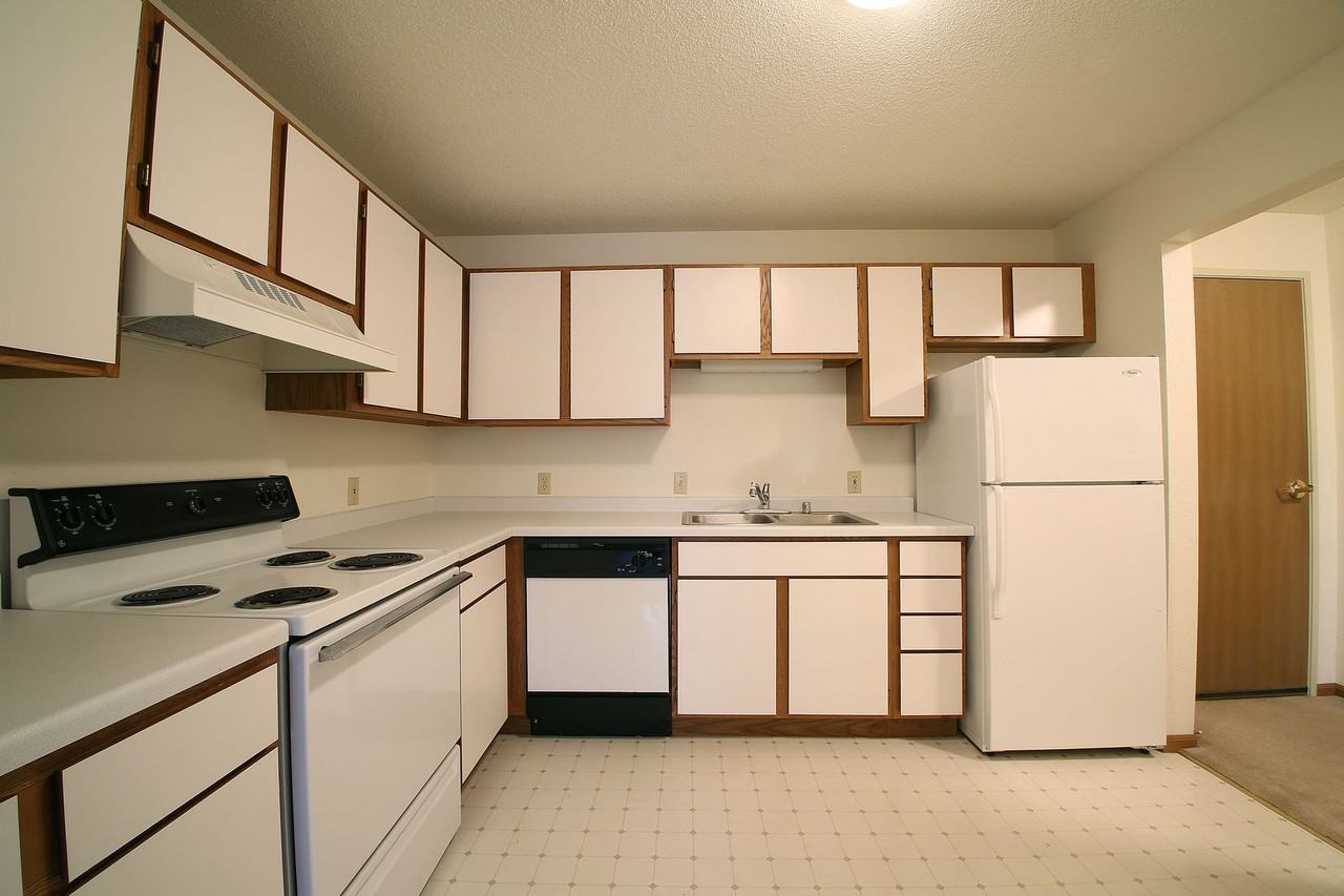 Hanley Place Apartments - Photo 7 of 9