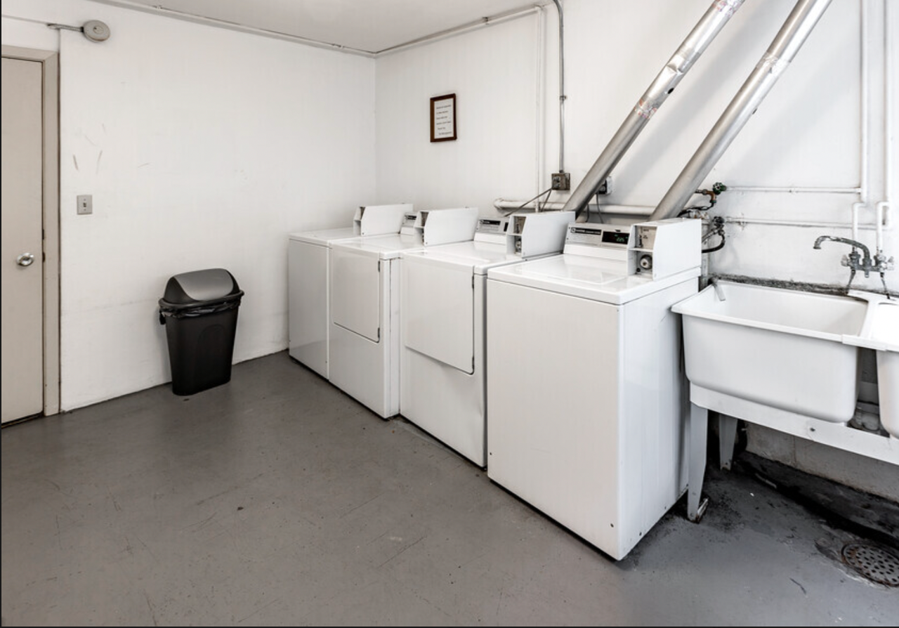 2205 Bryant Ave: The Lowry Hill Nook - Photo 3 of 3