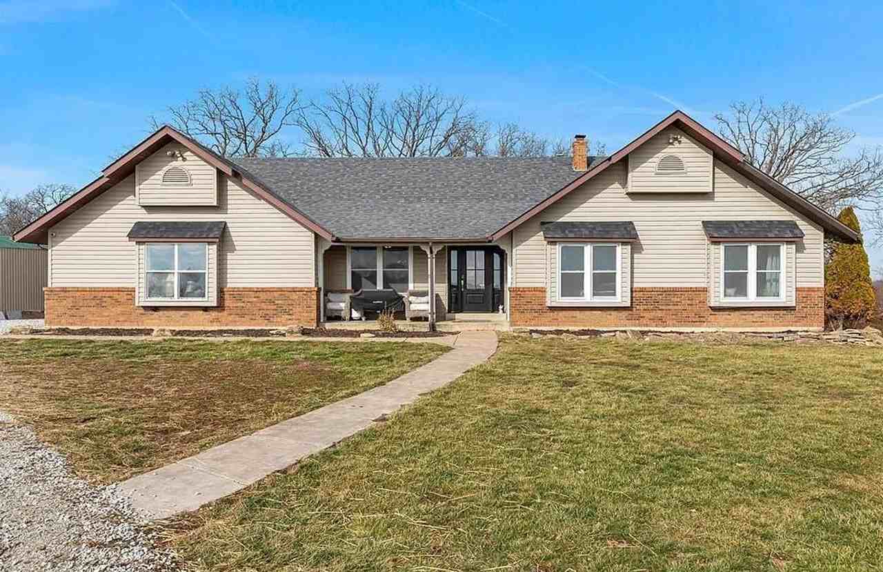 2101 W Outer Highway 61 - Photo 2 of 13