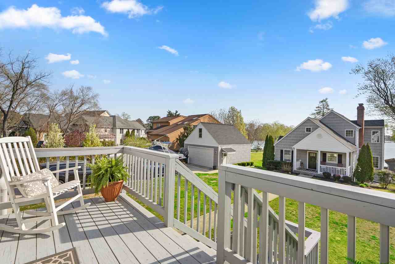 377 Edgewater Rd - Photo 2 of 21