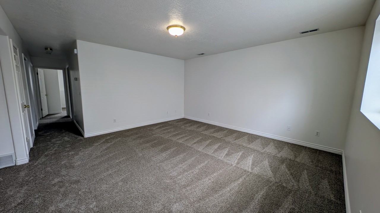 4372 S 1000 W - Photo 2 of 18