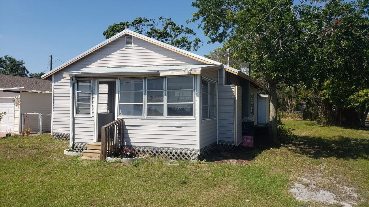 1229 11th Ave W - Photo 2 of 21