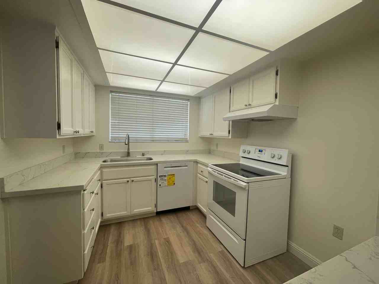 143 Monterey Dr - Photo 3 of 20