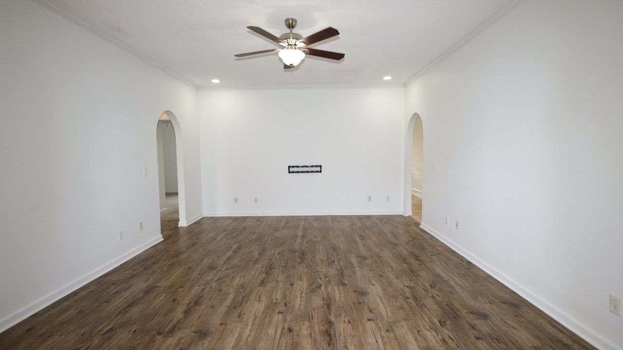 1701 Water Oak Dr - Photo 3 of 30