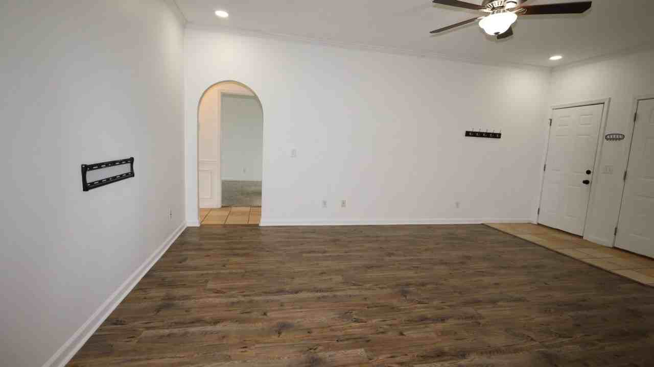 1701 Water Oak Dr - Photo 4 of 30