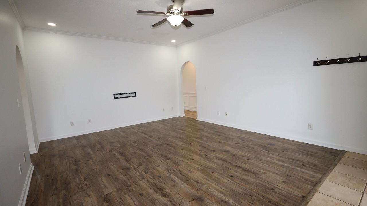 1701 Water Oak Dr - Photo 5 of 30