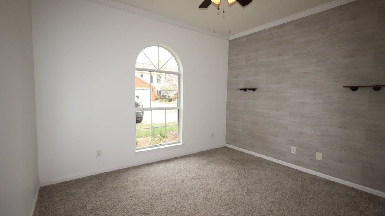 1701 Water Oak Dr - Photo 7 of 30