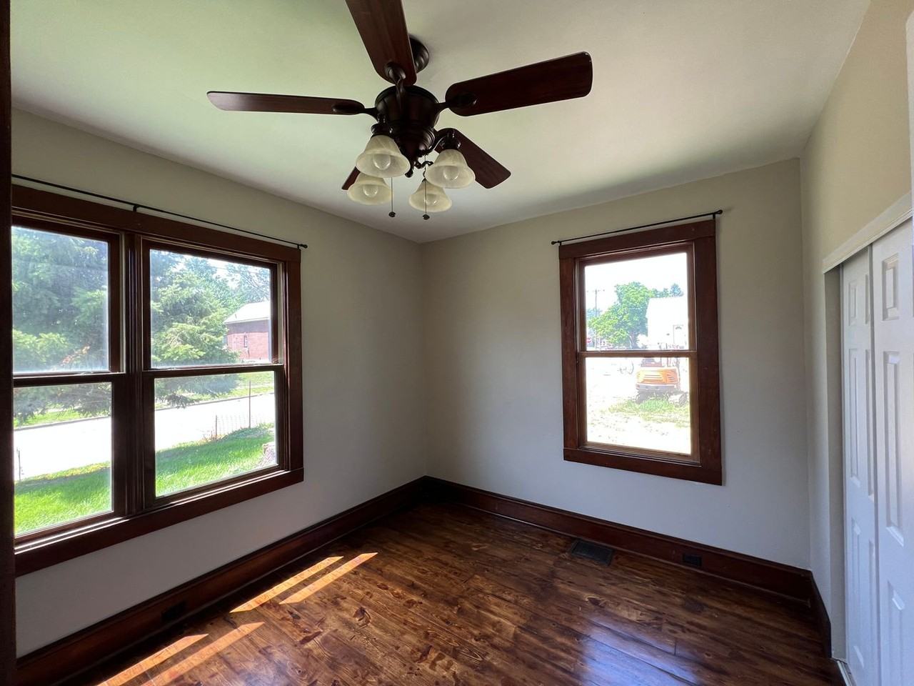 1321 Elm St - Photo 2 of 14