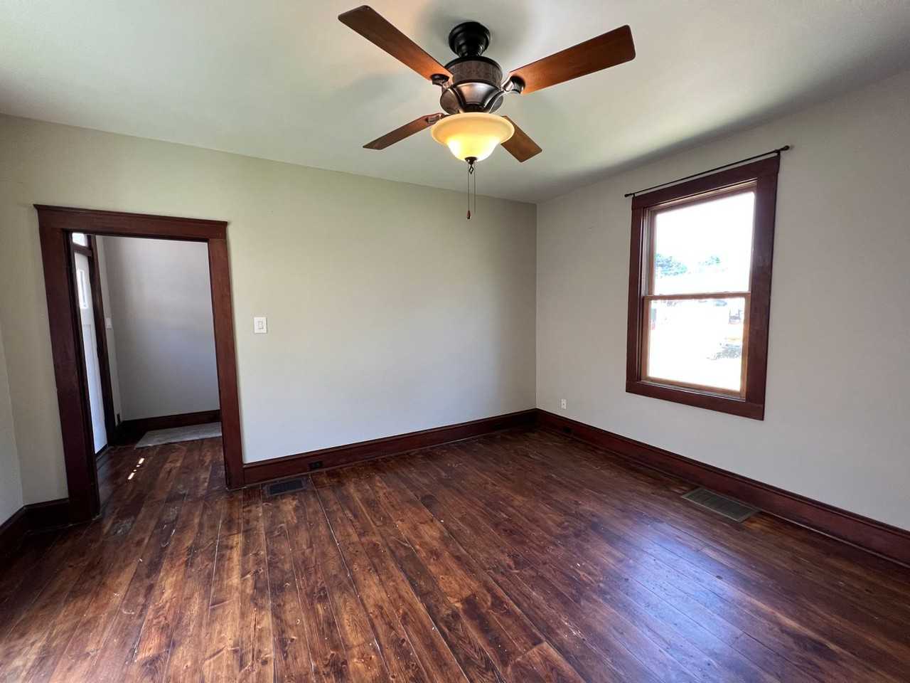 1321 Elm St - Photo 3 of 14