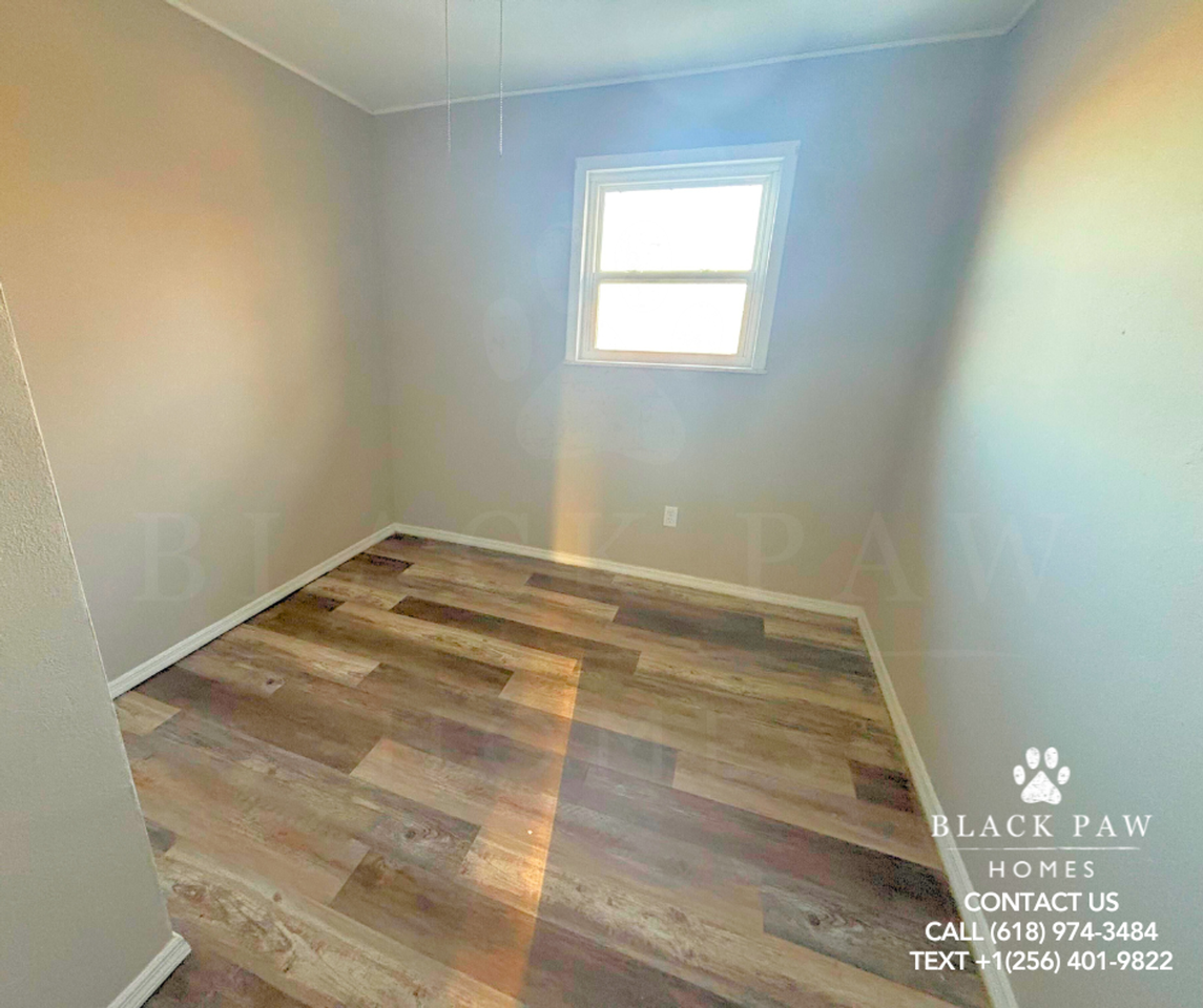 Very large 3 bedroom townhouse - Photo 5 of 8