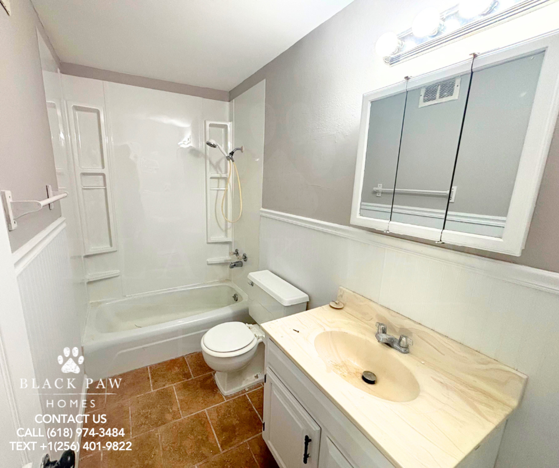 Very large 3 bedroom townhouse - Photo 7 of 8