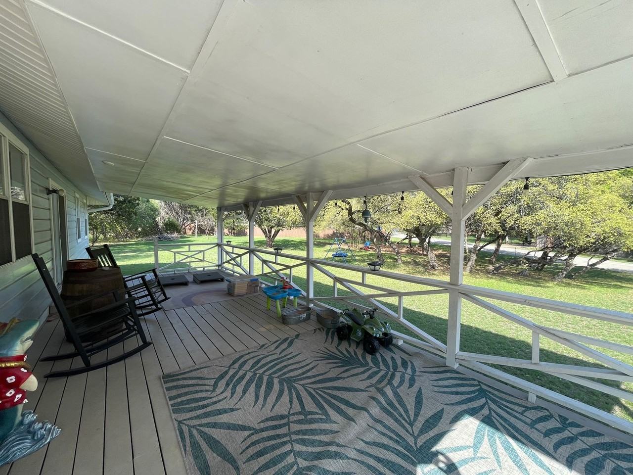 685 Eastview Dr - Photo 2 of 29