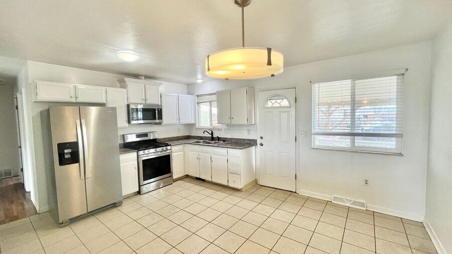 3500 W Edgemore Pl - Photo 3 of 18