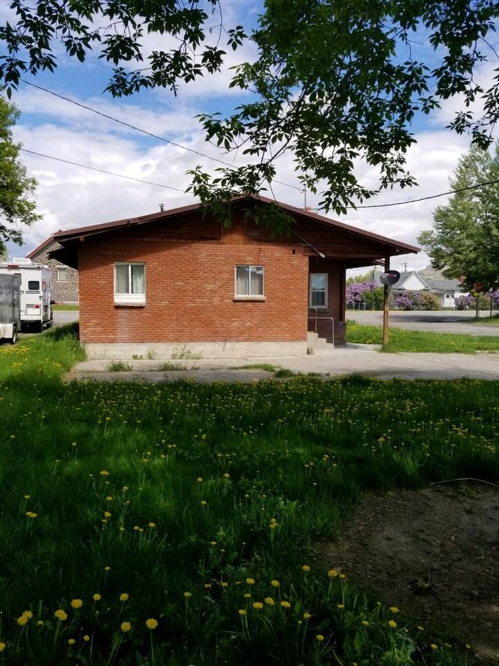 403 W Grand Ave - Photo 2 of 12