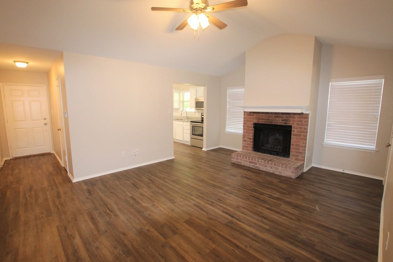 391 Frederick Cir - Photo 5 of 31