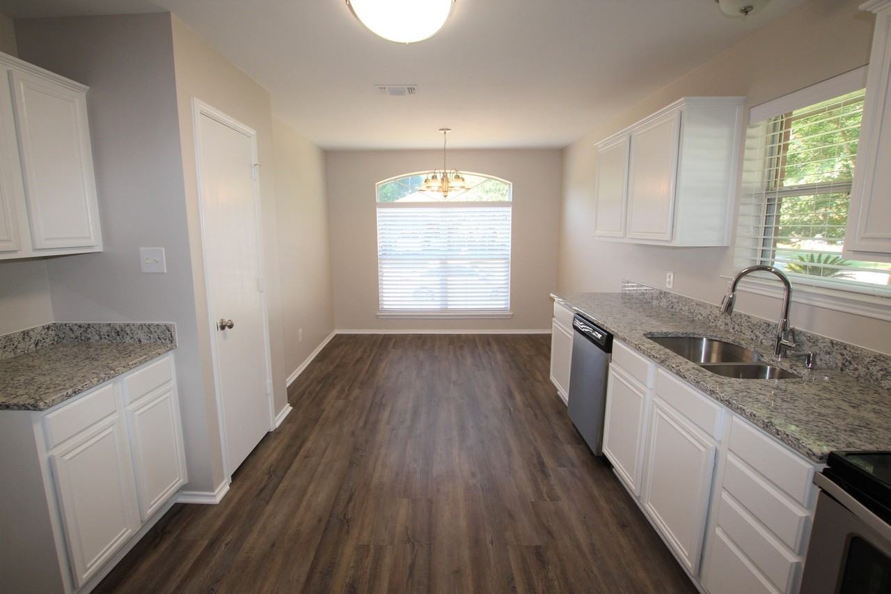391 Frederick Cir - Photo 7 of 31