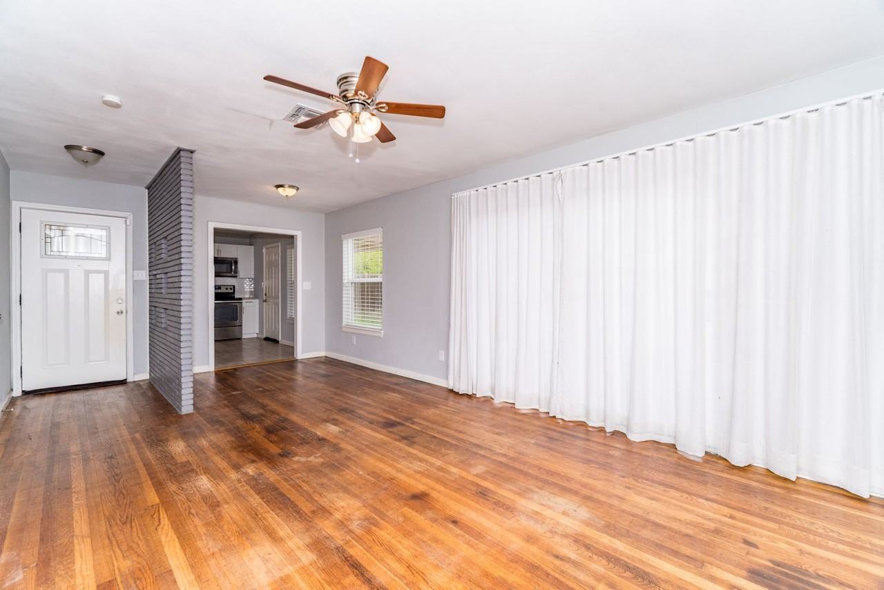 467 Shannon Lee St - Photo 3 of 18