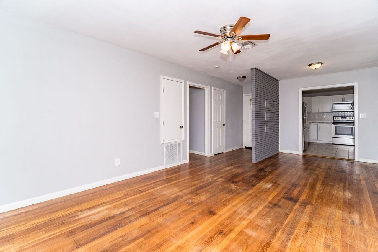 467 Shannon Lee St - Photo 4 of 18