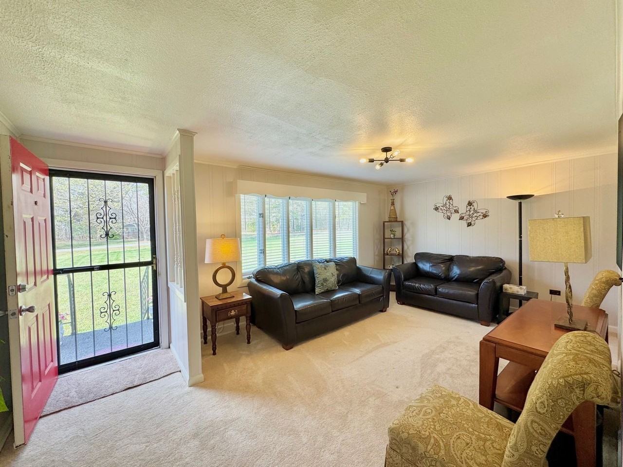 1525 Country Club Dr - Photo 2 of 26