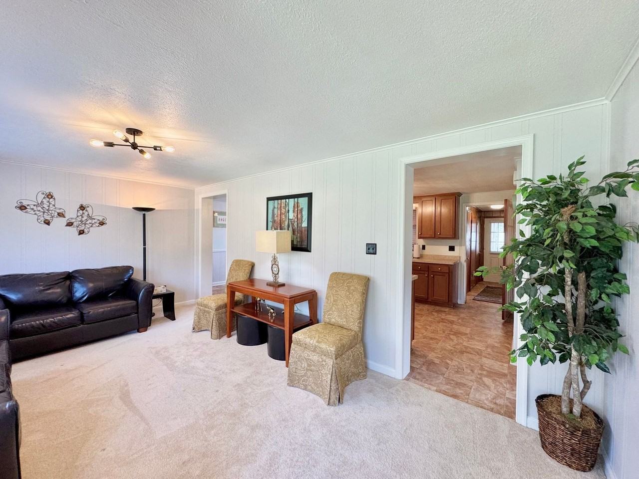 1525 Country Club Dr - Photo 3 of 26