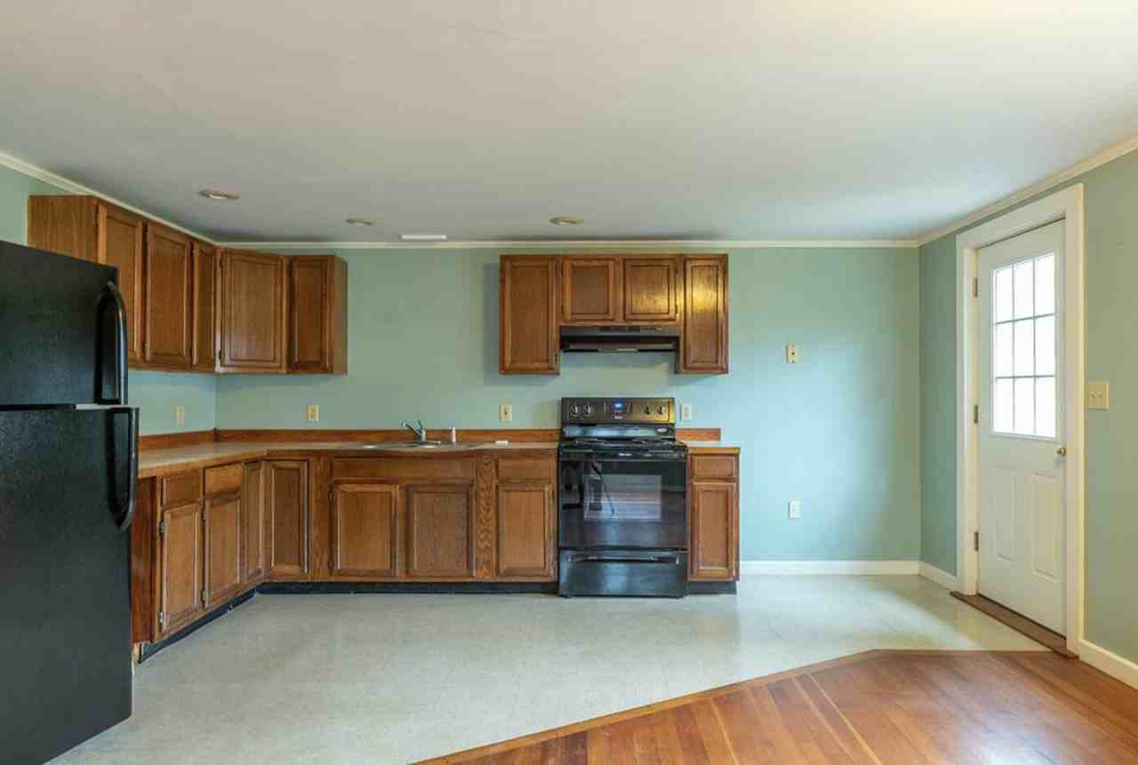 1096 Middle Rd #B - Photo 3 of 11