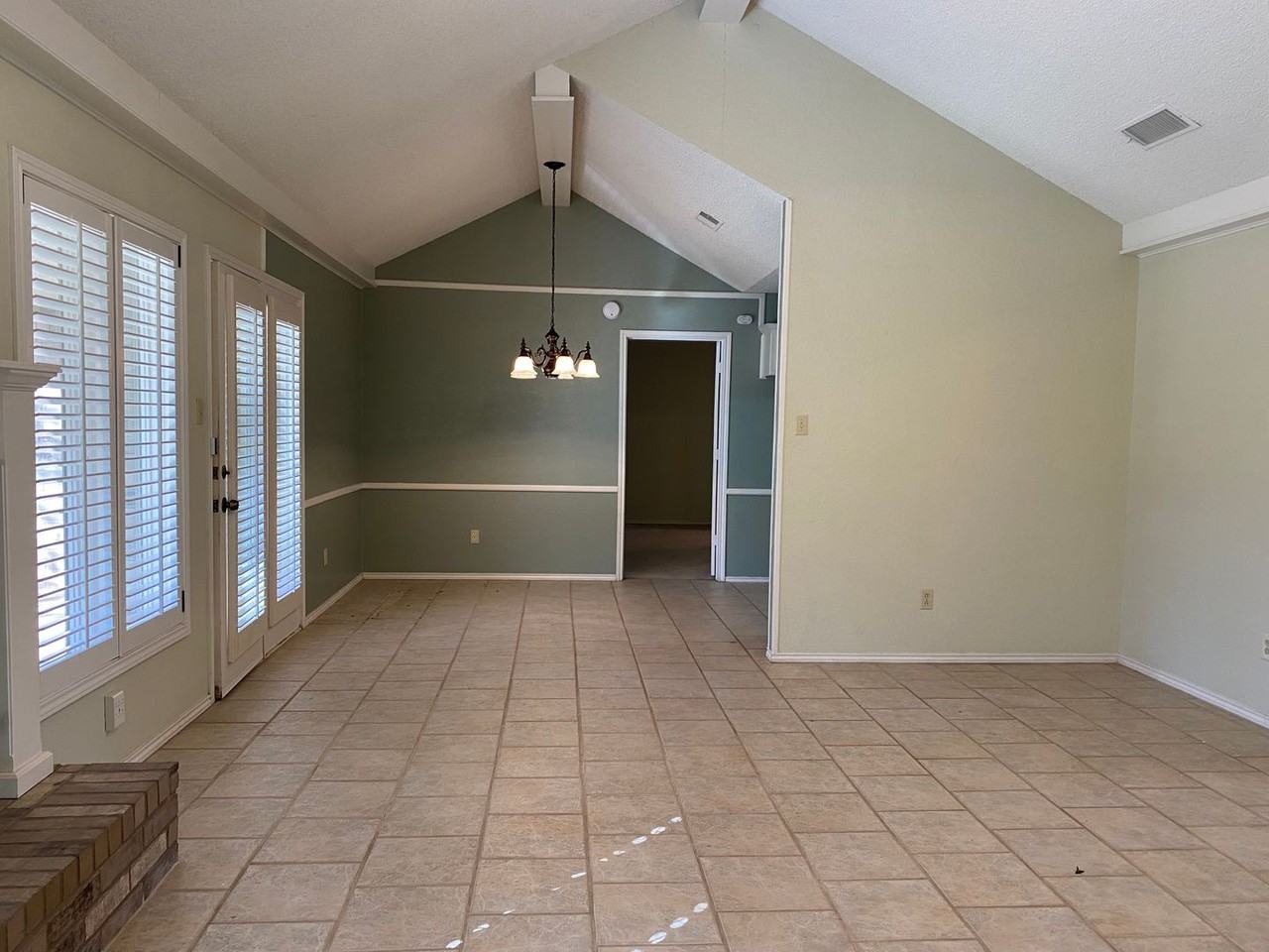 7712 Grover Ave - Photo 5 of 35