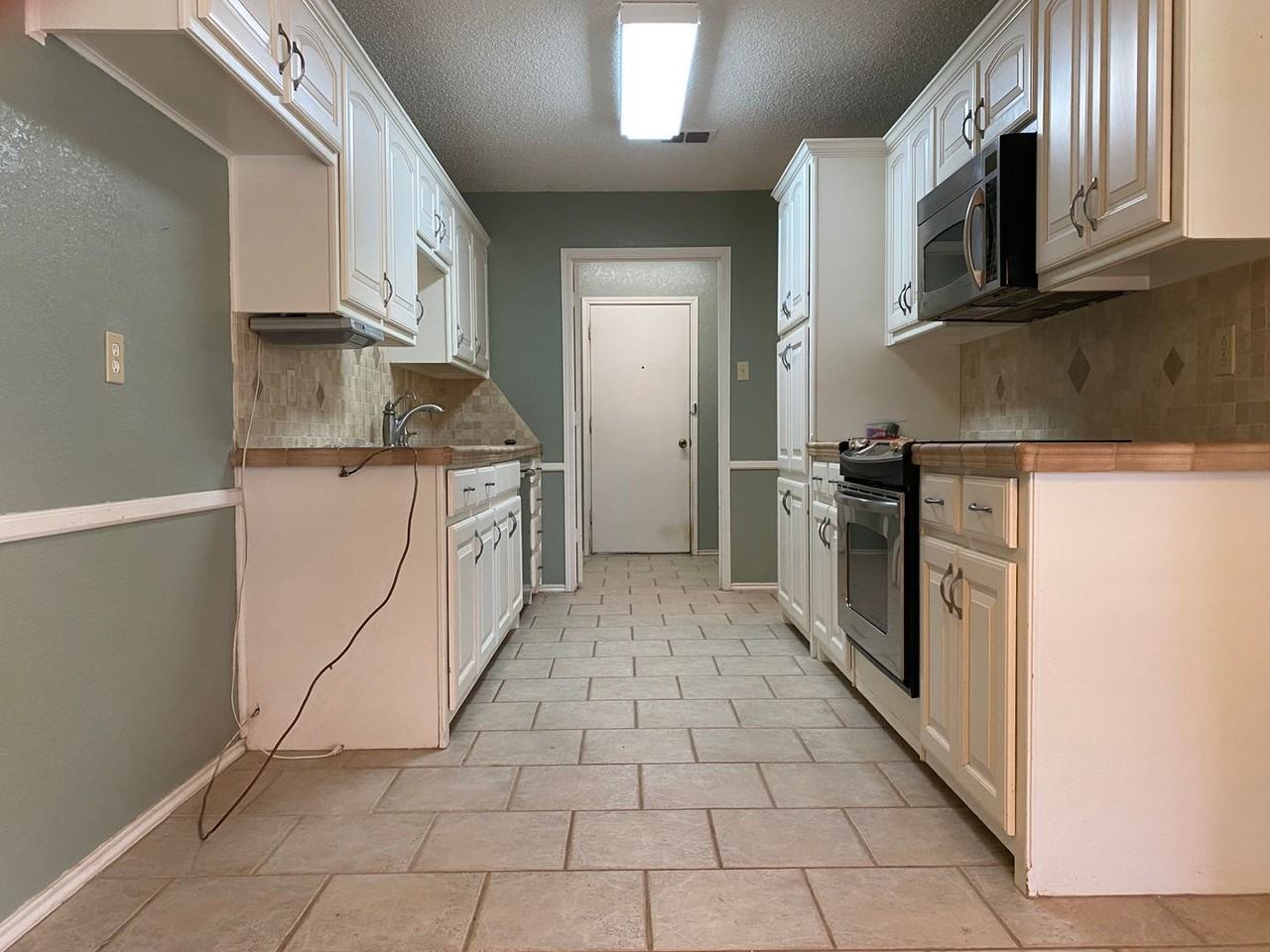 7712 Grover Ave - Photo 6 of 35