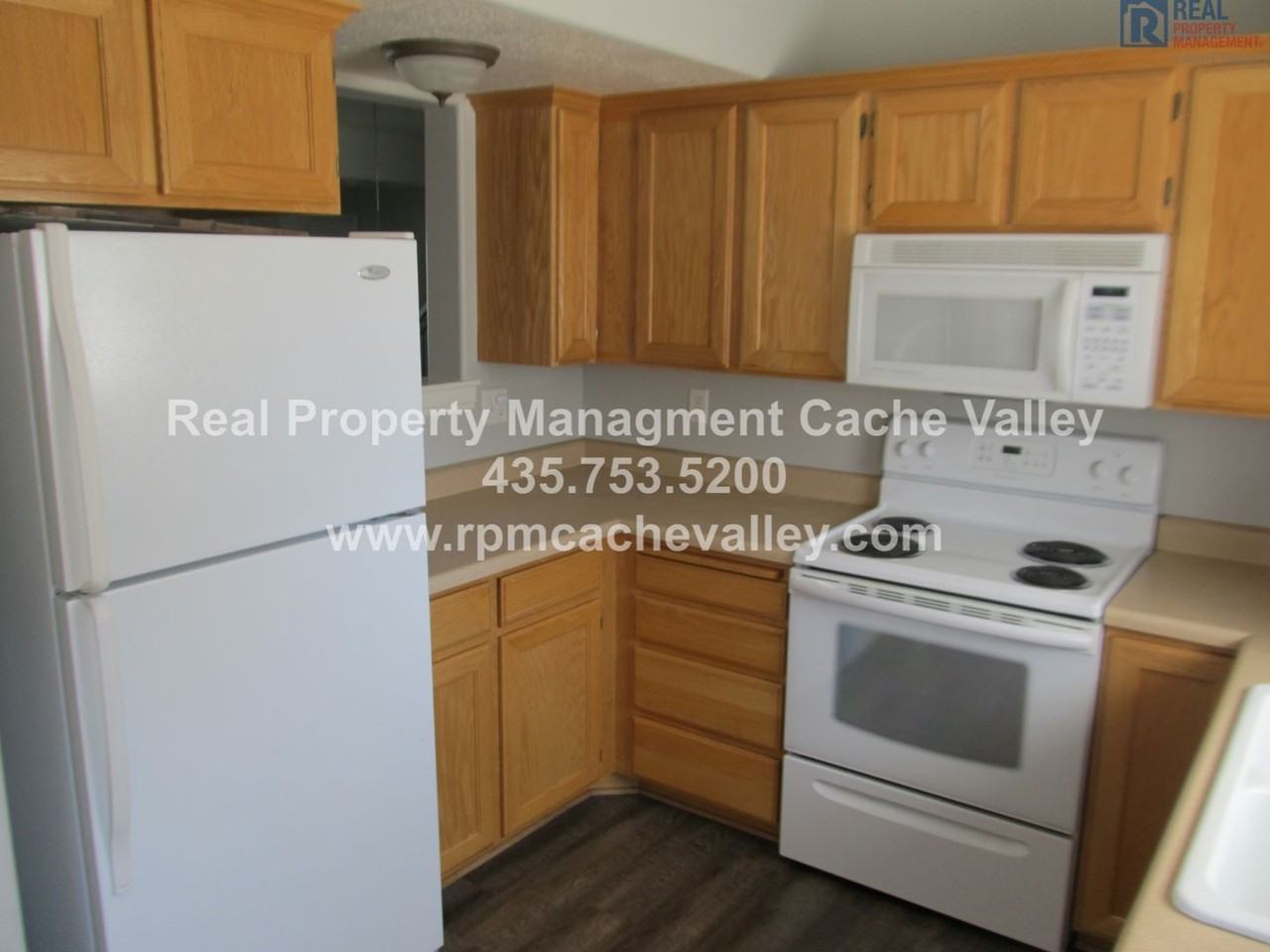 332 Spring Creek Pkwy - Photo 2 of 15