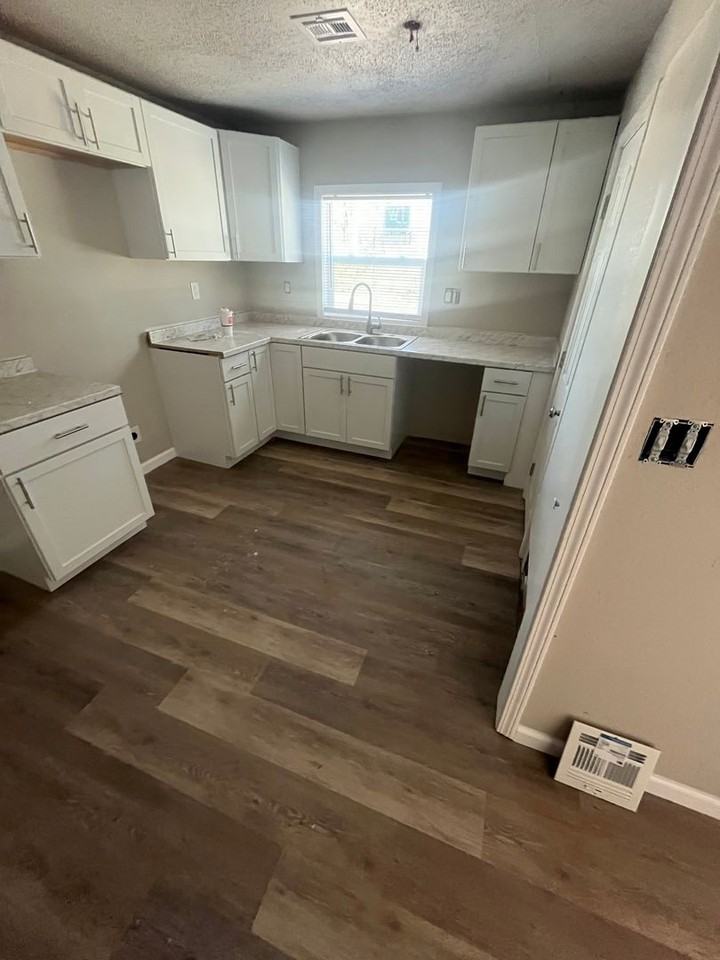 1609 E 75th St N - Photo 2 of 6