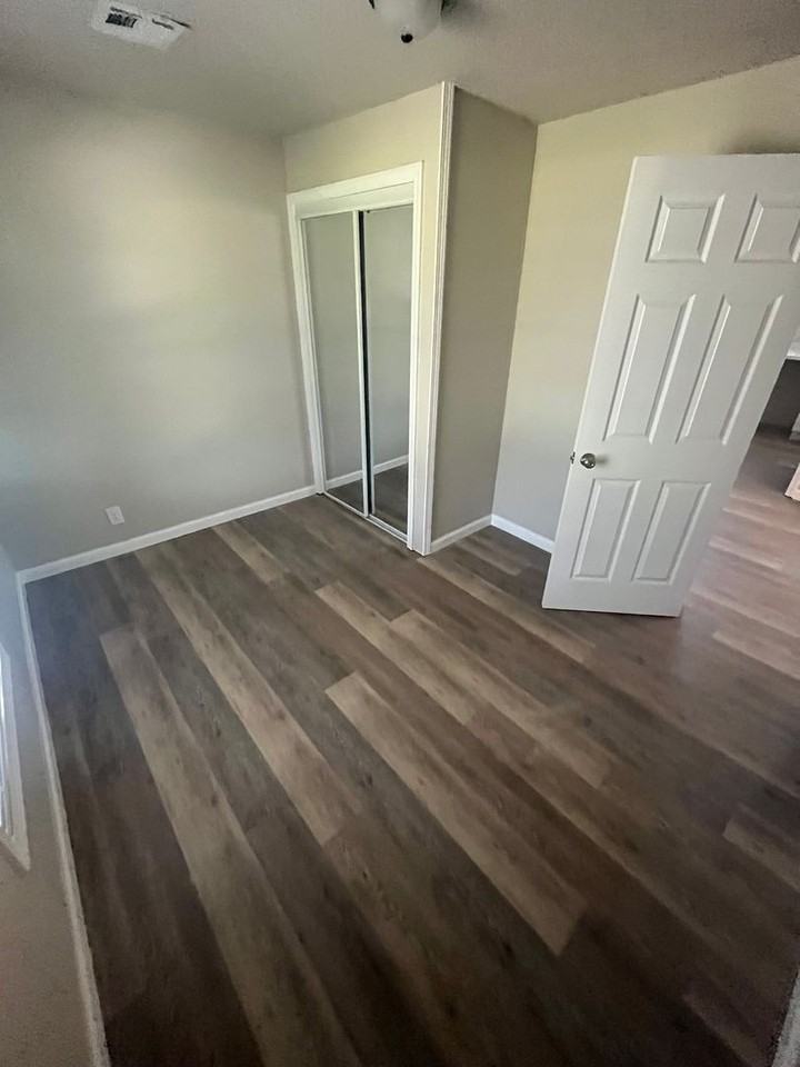 1609 E 75th St N - Photo 3 of 6