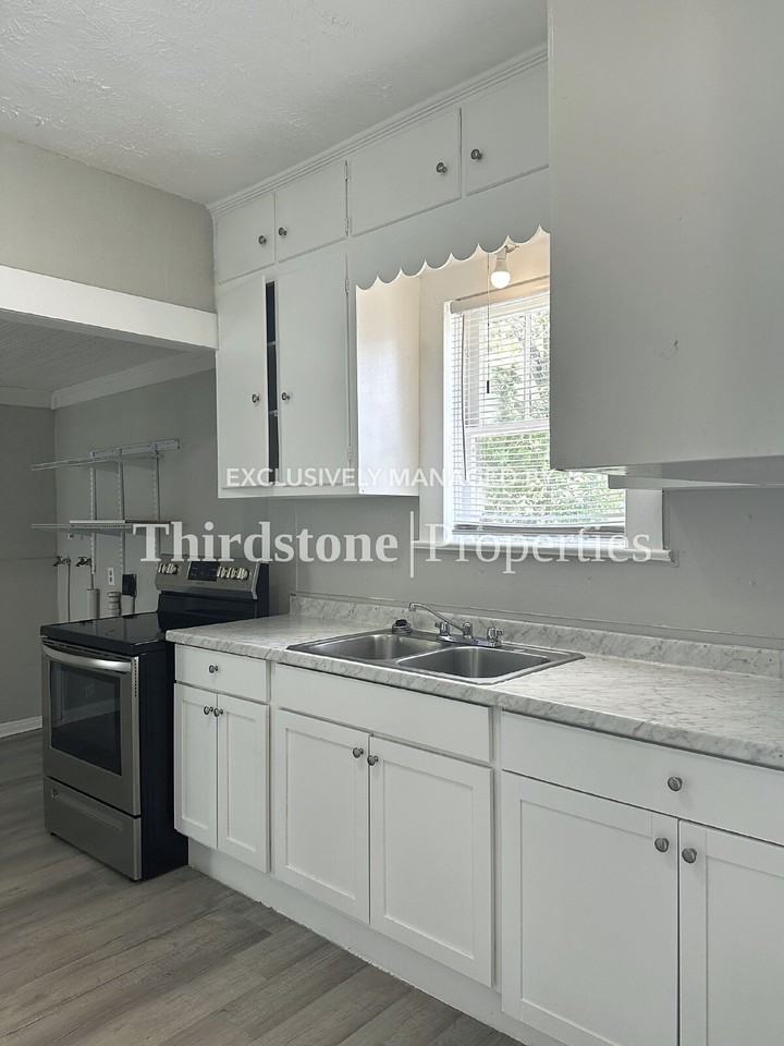 2903 Dignan St - Photo 3 of 23