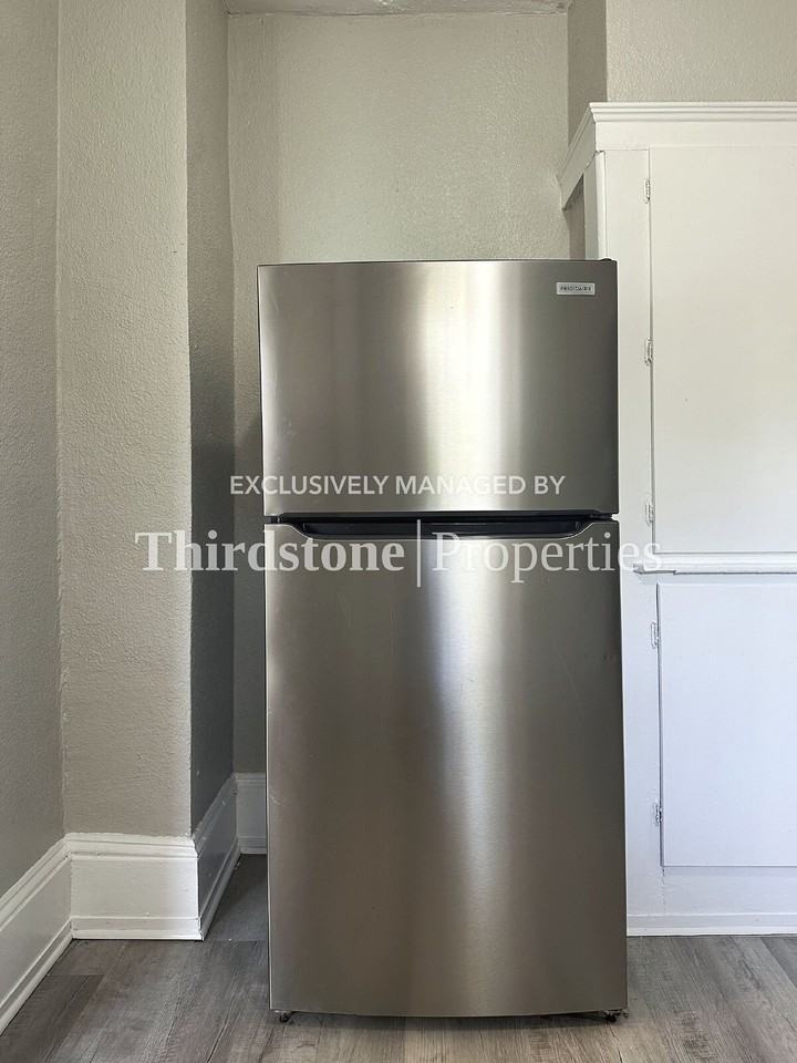 2903 Dignan St - Photo 5 of 23