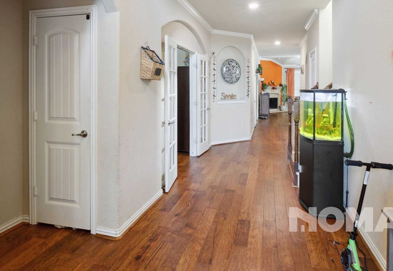 11813 Hamptonbrook Dr - Photo 2 of 28