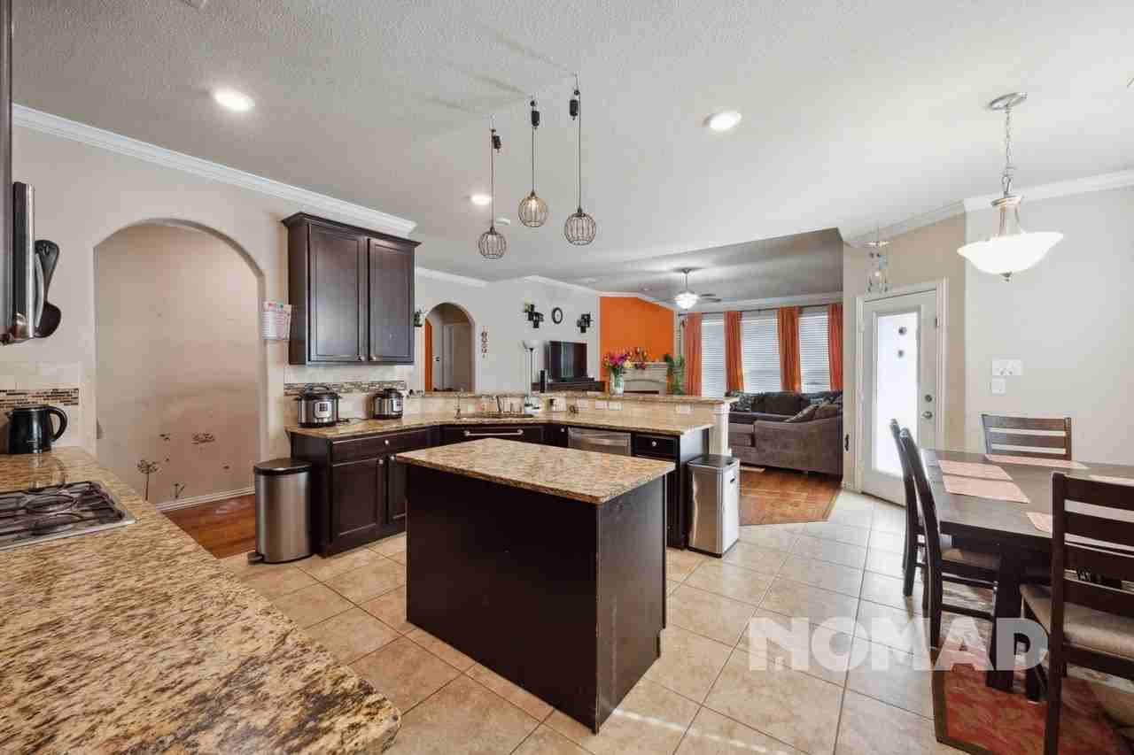 11813 Hamptonbrook Dr - Photo 4 of 28