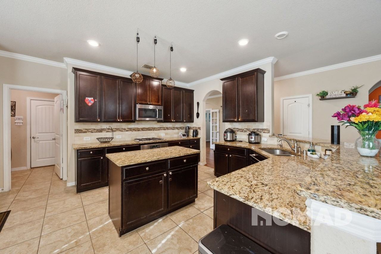 11813 Hamptonbrook Dr - Photo 5 of 28