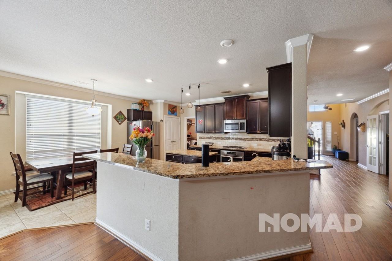 11813 Hamptonbrook Dr - Photo 6 of 28