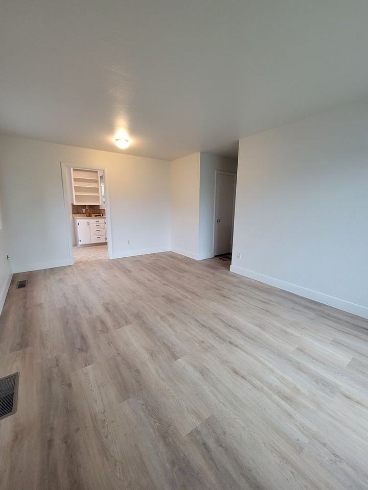 505 Sycamore St - Photo 3 of 15