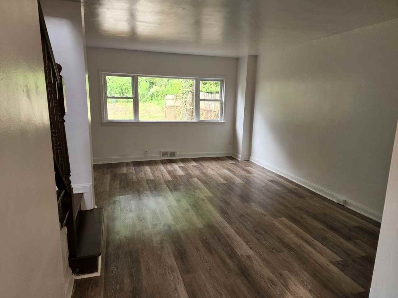 8 Bedford Dr - Photo 2 of 15