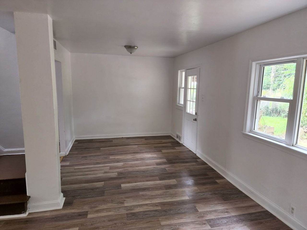 8 Bedford Dr - Photo 3 of 15