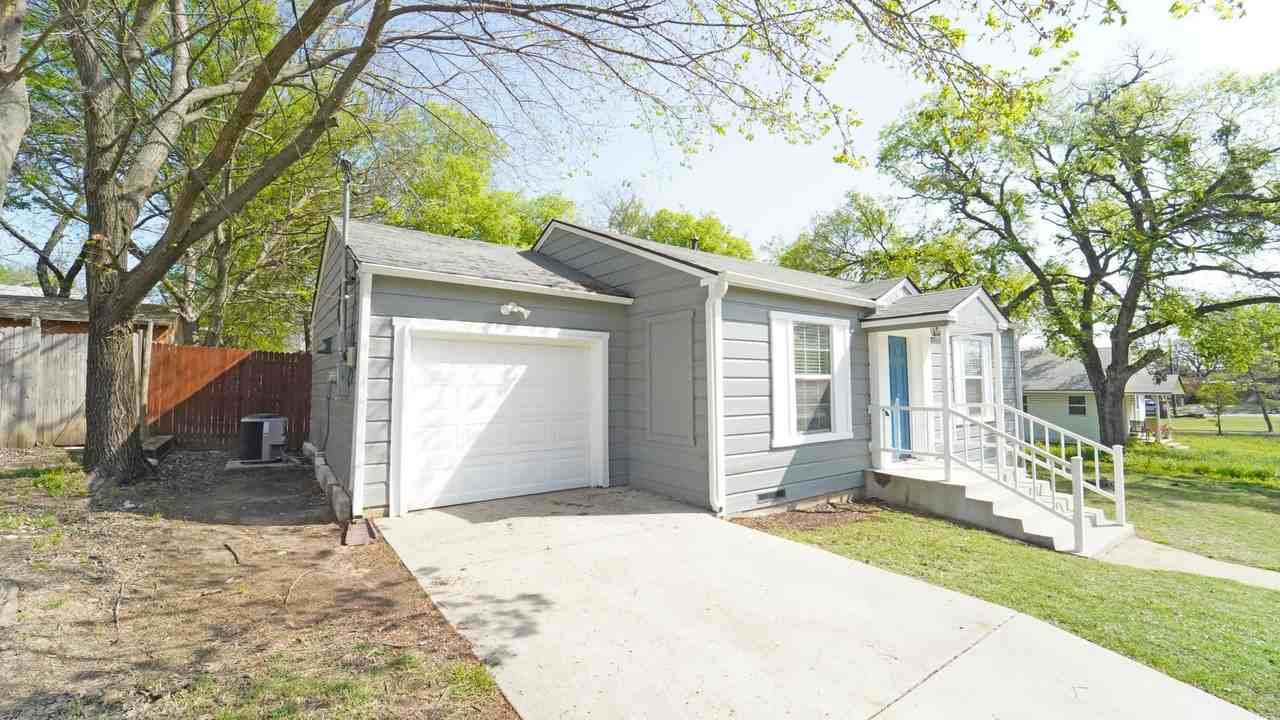 313 E Columbia St - Photo 2 of 18