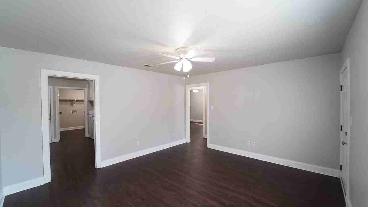 313 E Columbia St - Photo 6 of 18