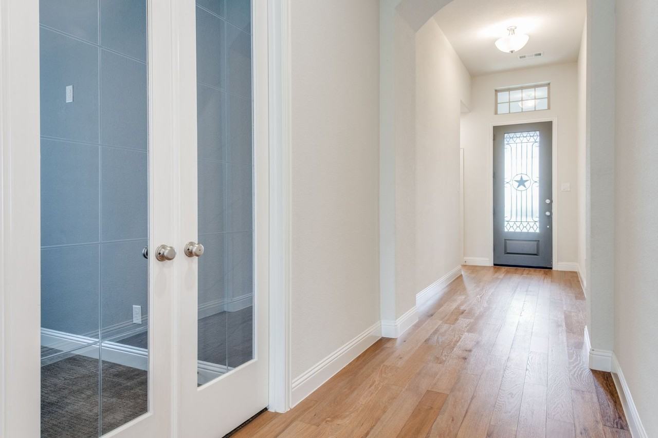 1117 9th St - Photo 5 of 25