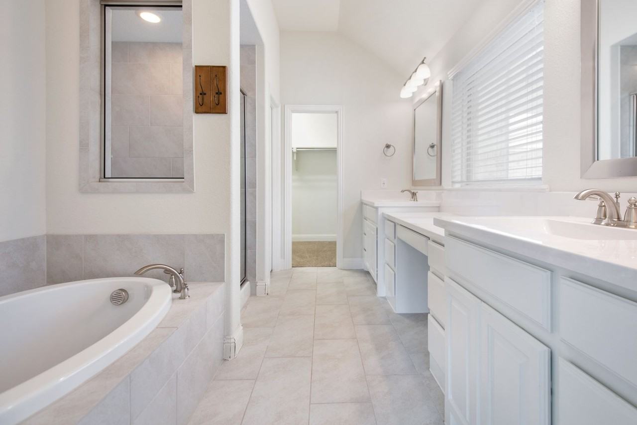 1117 9th St - Photo 3 of 25
