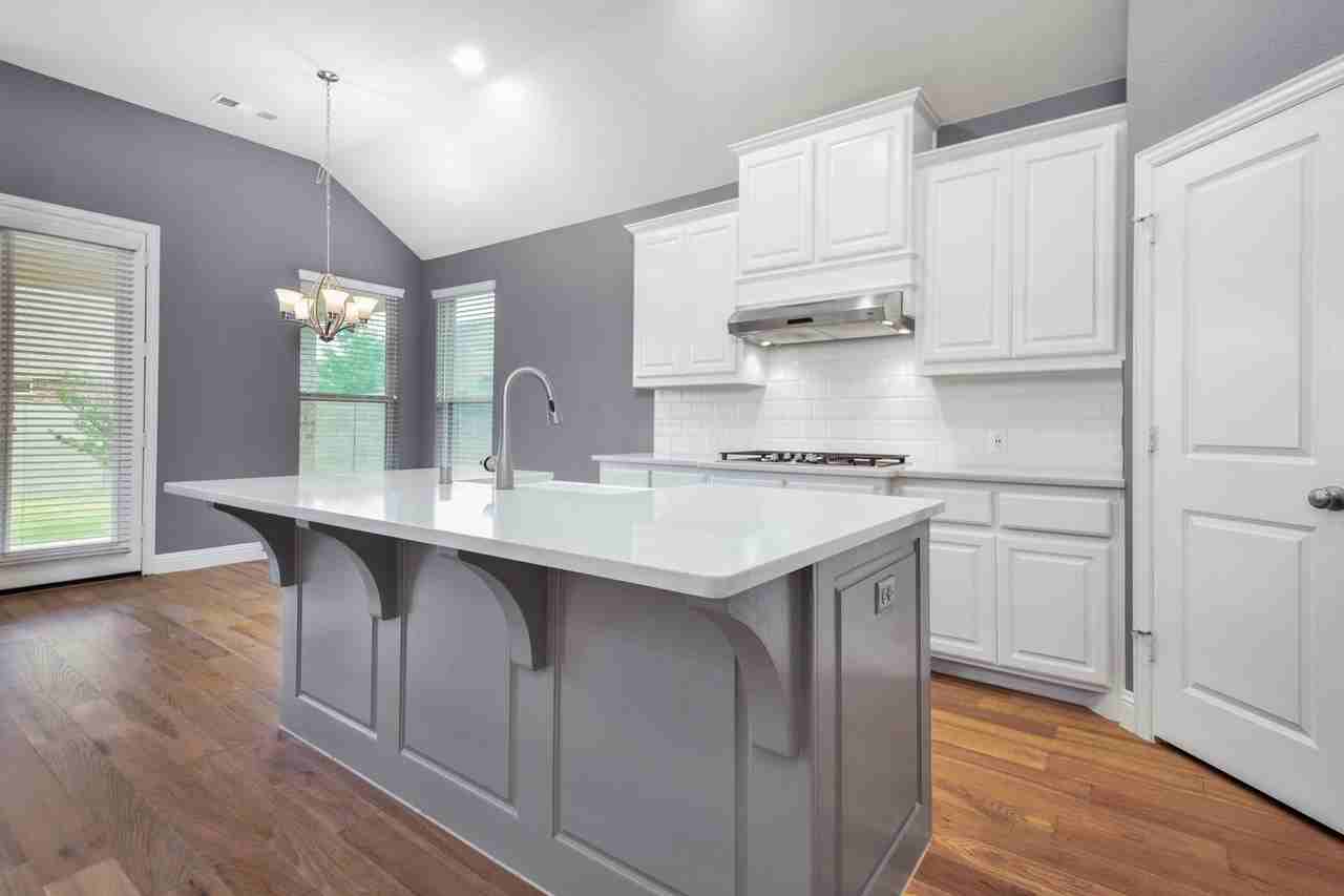 1117 9th St - Photo 7 of 25