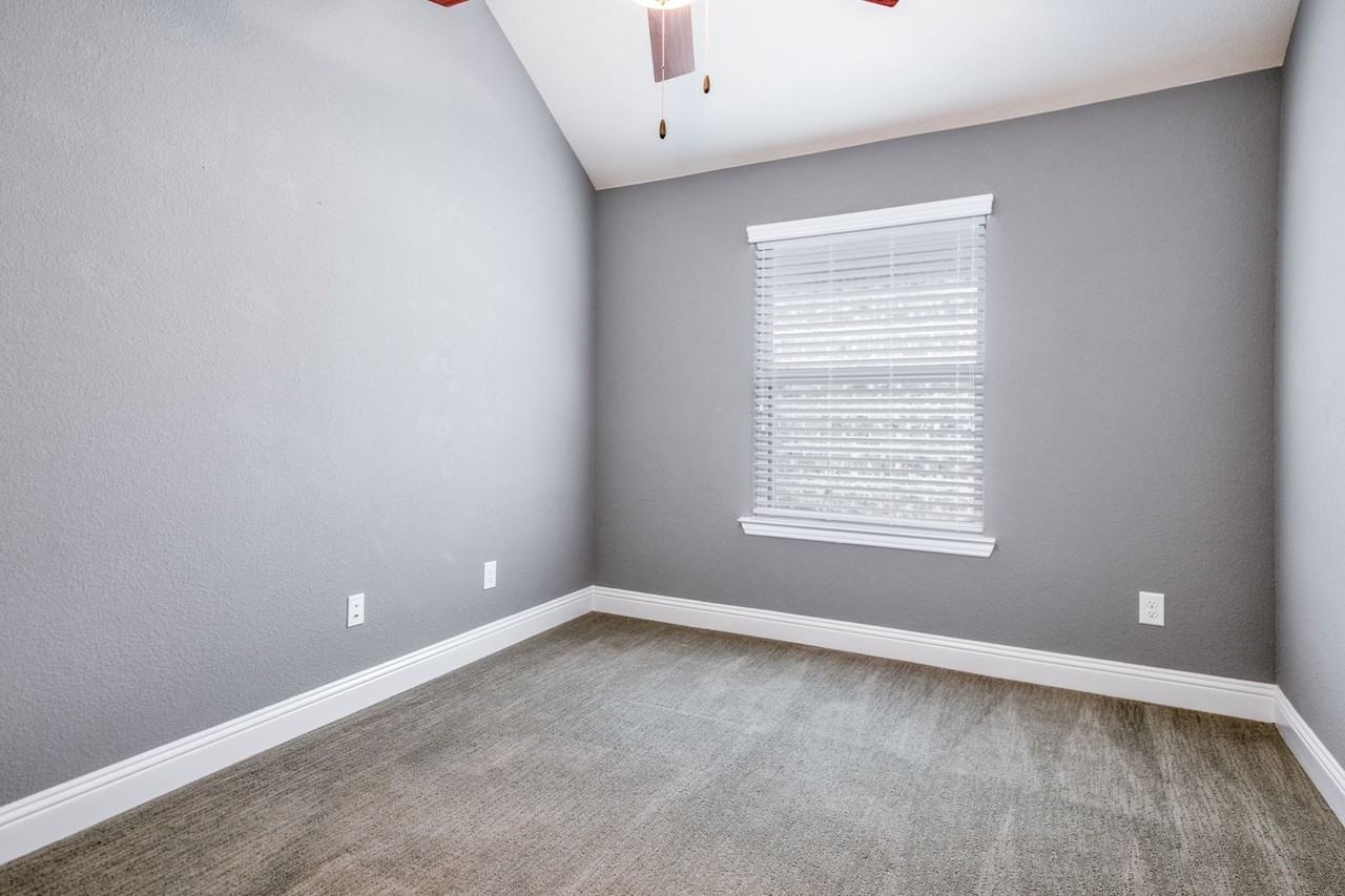 1117 9th St - Photo 4 of 25