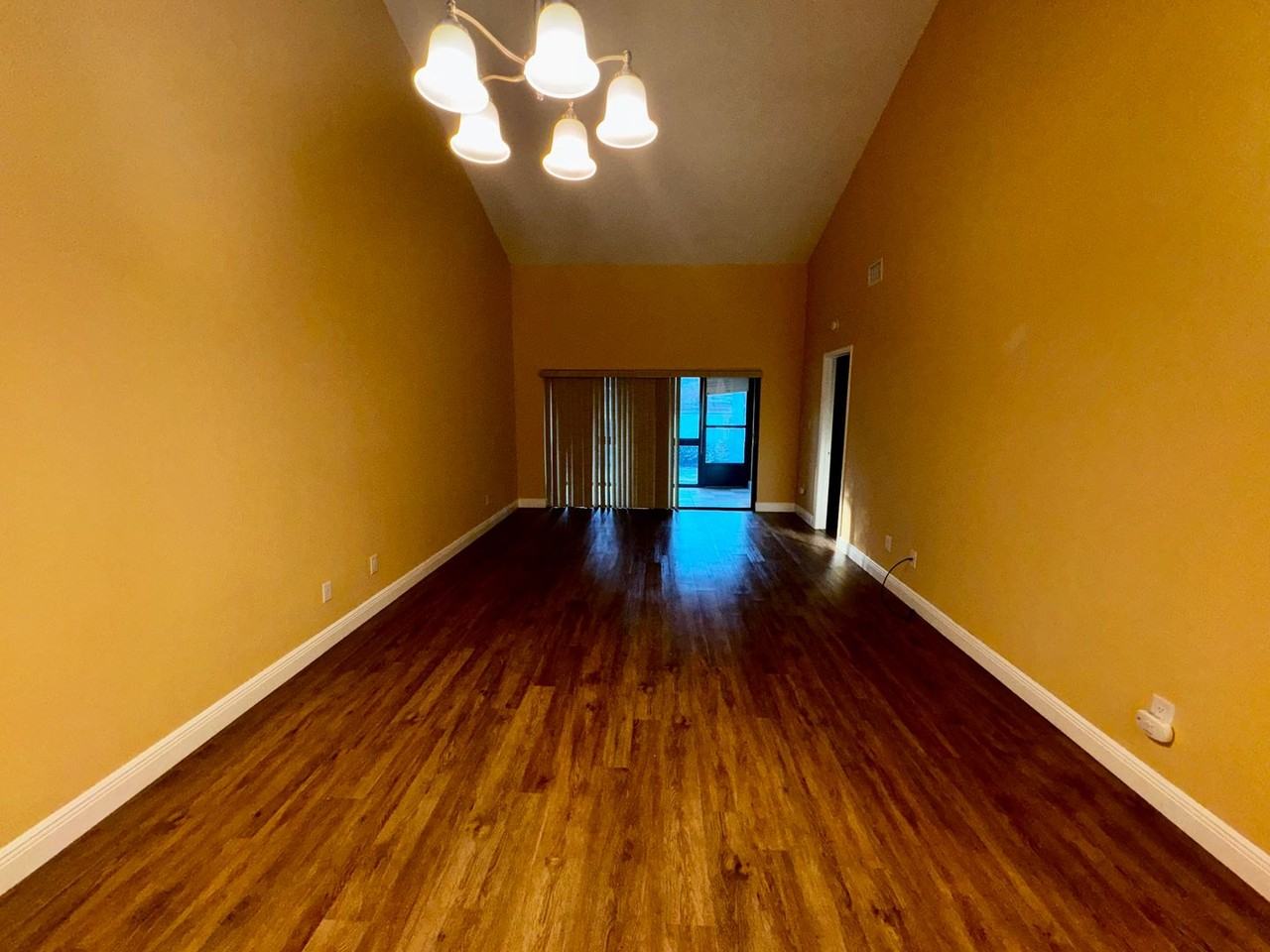 483 Meadowood Blvd - Photo 3 of 20