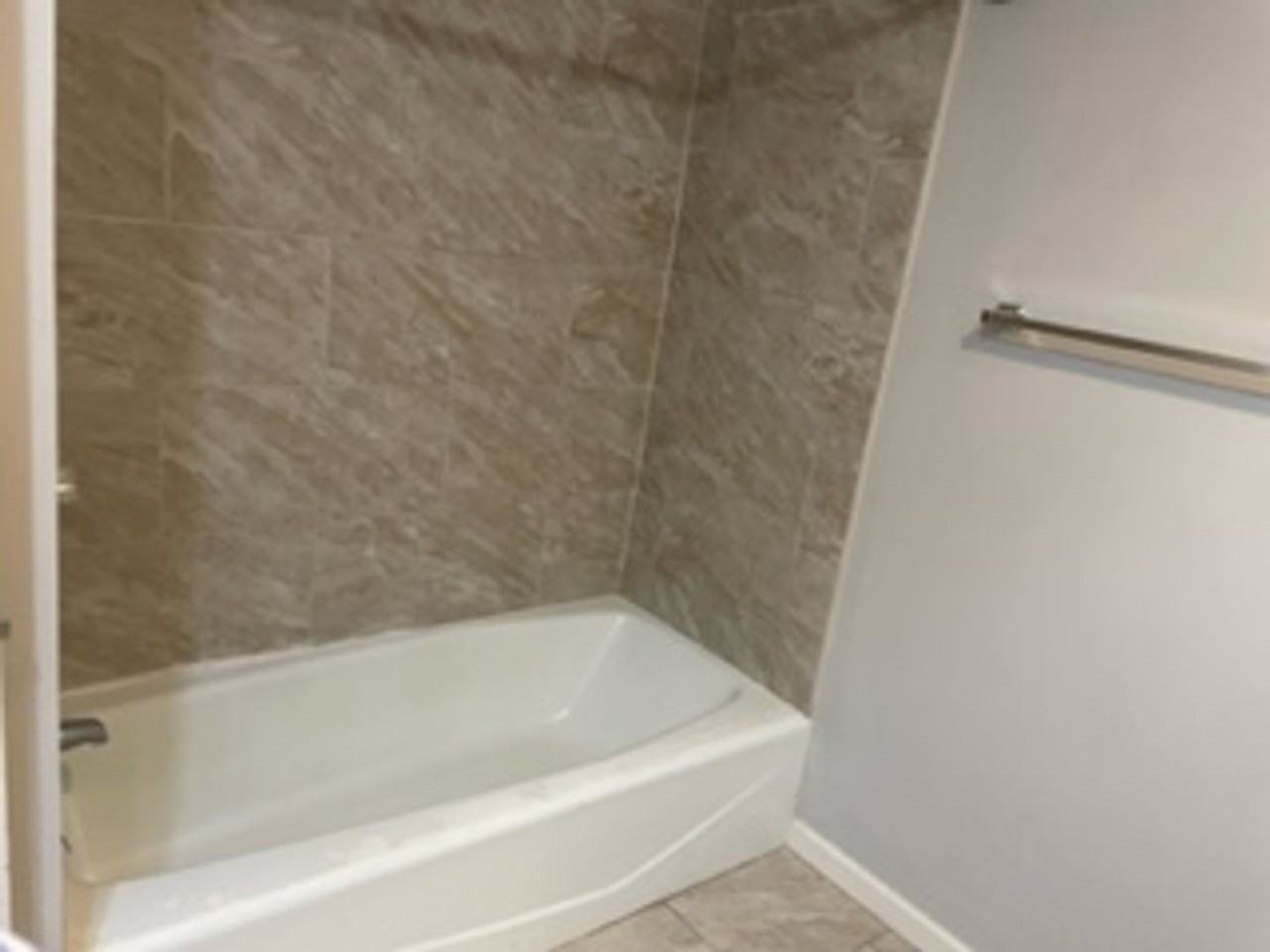 327 Nw Gibson Rd - Photo 2 of 9