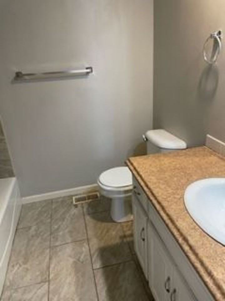 327 Nw Gibson Rd - Photo 3 of 9